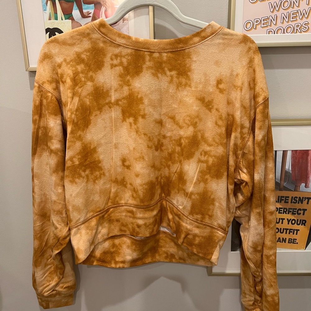 orange sweatshirt